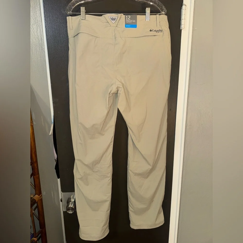 Columbia Women's Tan Hiking Pants, Cargo Style, Omni-Shield - Size 12 - Picture 3 of 5